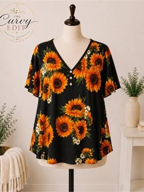Trailbee 3X Sunflower Floral Black V Neck Short Sleeve Top Plus Size NWT